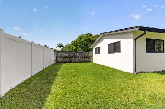 115 NW 7th Street, Boca Raton, FL 33432
