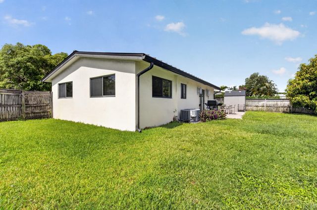 115 NW 7th Street, Boca Raton, FL 33432