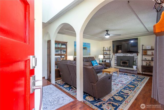 1986 Peacock Lane, Oak Harbor, WA 98277