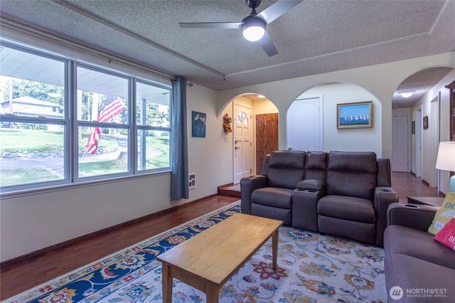1986 Peacock Lane, Oak Harbor, WA 98277