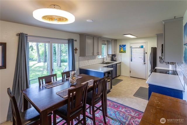 1986 Peacock Lane, Oak Harbor, WA 98277