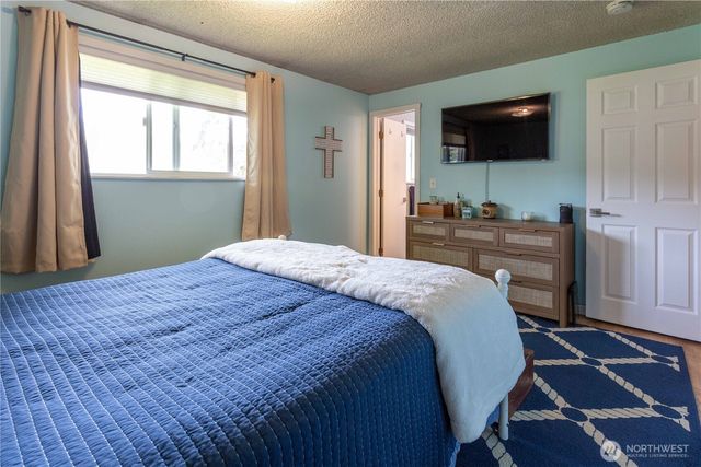 1986 Peacock Lane, Oak Harbor, WA 98277