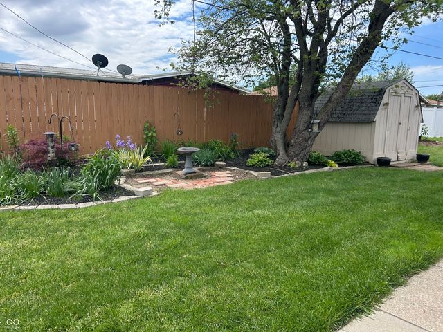 2735 Prosperity Drive, Columbus, IN 47201