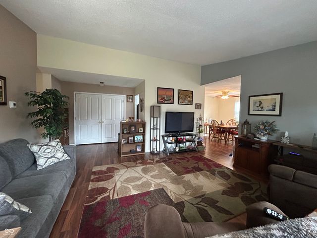 2735 Prosperity Drive, Columbus, IN 47201