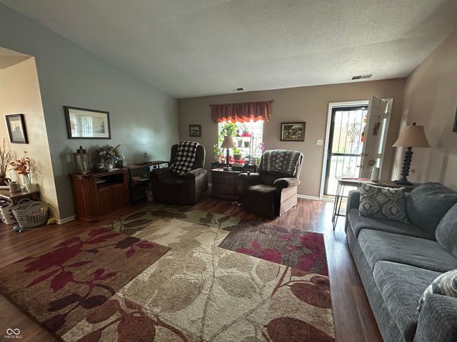 2735 Prosperity Drive, Columbus, IN 47201