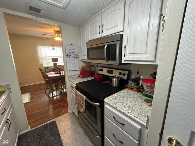 2735 Prosperity Drive, Columbus, IN 47201