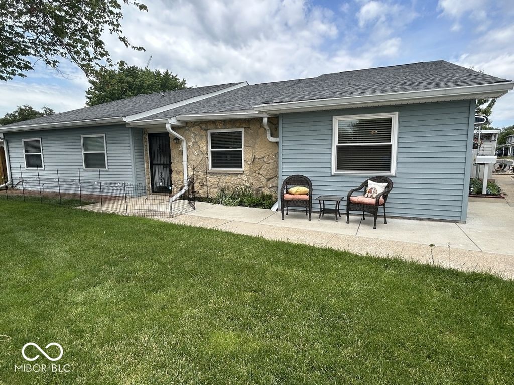 2735 Prosperity Drive, Columbus, IN 47201