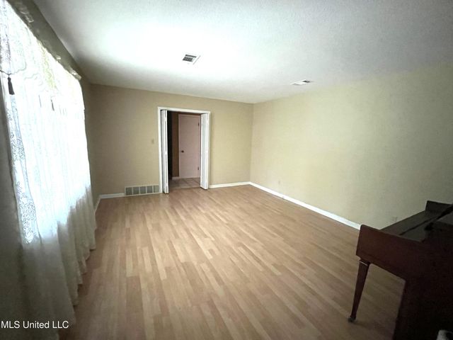 6101 Spring Creek Drive, Olive Branch, MS 38654