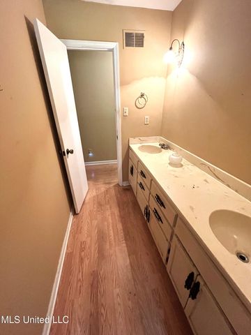 6101 Spring Creek Drive, Olive Branch, MS 38654