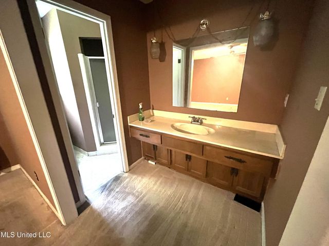6101 Spring Creek Drive, Olive Branch, MS 38654