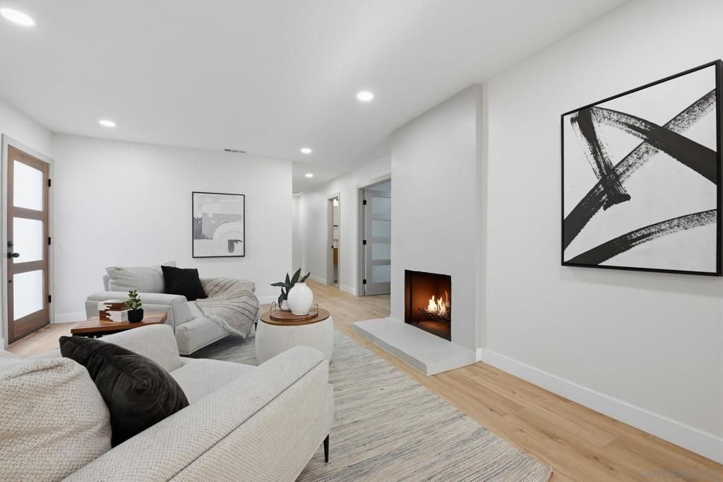 Image 3 of property listing at 4982 Ensign, San Diego, CA 92117