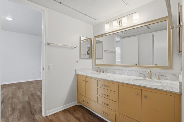 1860 White Oak Drive 333, Houston, TX 77009