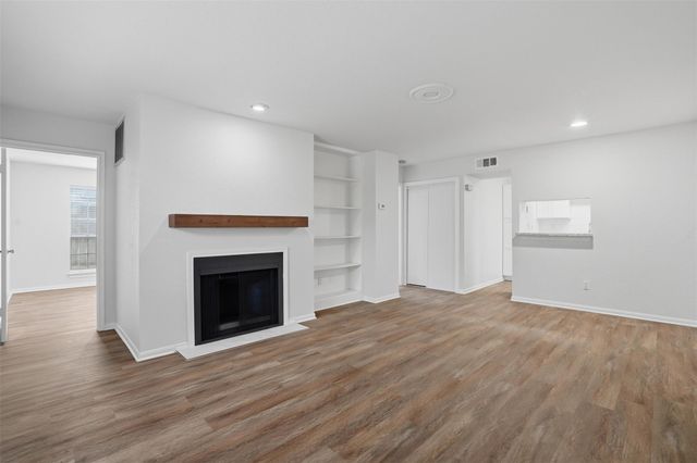 1860 White Oak Drive 333, Houston, TX 77009