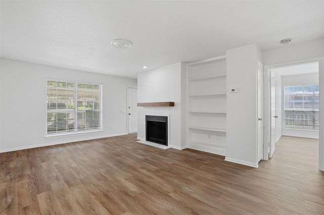 1860 White Oak Drive 333, Houston, TX 77009