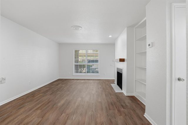 1860 White Oak Drive 333, Houston, TX 77009