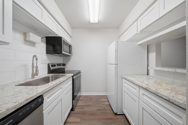1860 White Oak Drive 333, Houston, TX 77009