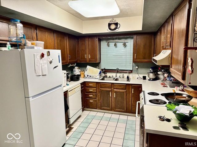 1009 S Buckingham Road, Yorktown, IN 47396