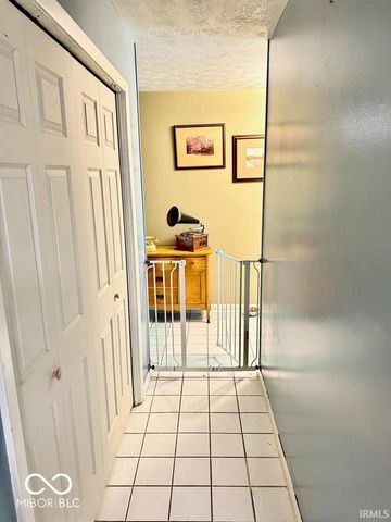 1009 S Buckingham Road, Yorktown, IN 47396