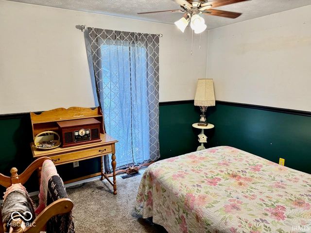 1009 S Buckingham Road, Yorktown, IN 47396