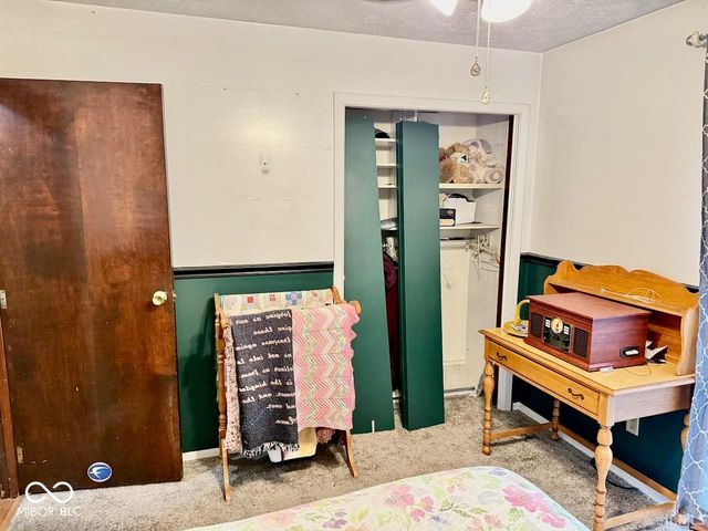 1009 S Buckingham Road, Yorktown, IN 47396