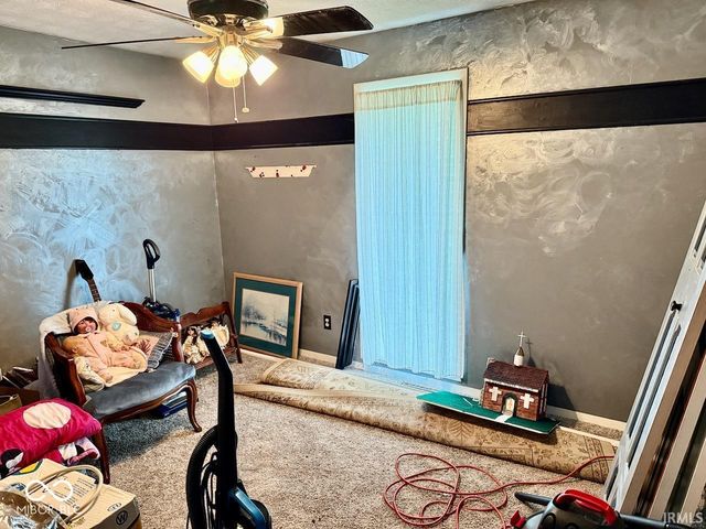 1009 S Buckingham Road, Yorktown, IN 47396