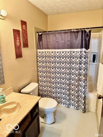 1009 S Buckingham Road, Yorktown, IN 47396