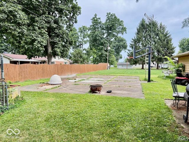 1009 S Buckingham Road, Yorktown, IN 47396