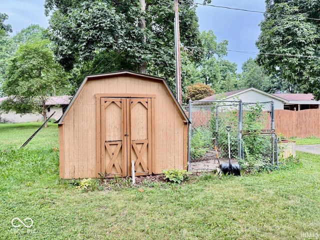 1009 S Buckingham Road, Yorktown, IN 47396