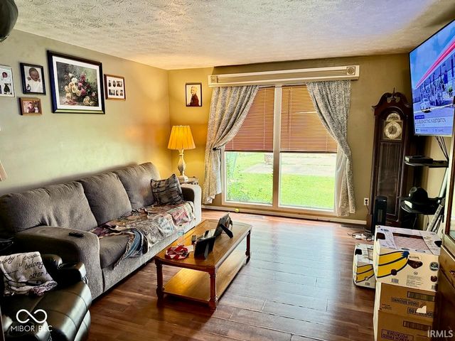 1009 S Buckingham Road, Yorktown, IN 47396