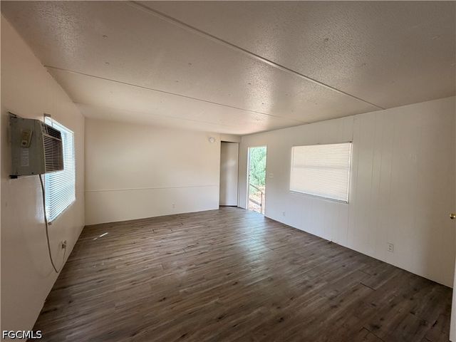 8146 Tolles DR, North Fort Myers, FL 33917