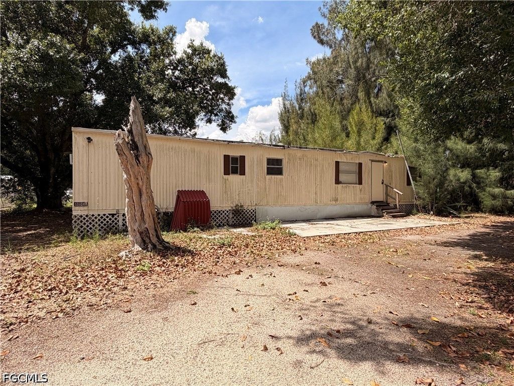 8146 Tolles DR, North Fort Myers, FL 33917