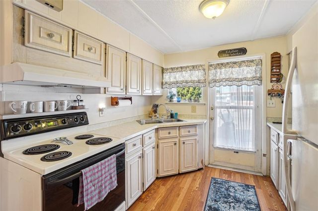 35138 DALE AVENUE, Zephyrhills, FL 33541