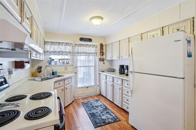35138 DALE AVENUE, Zephyrhills, FL 33541