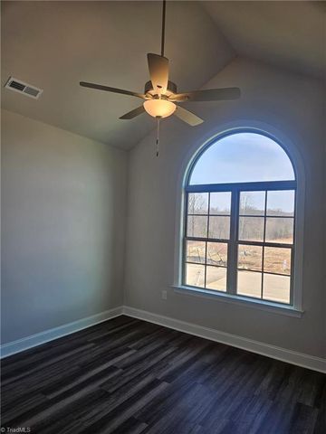 1520 Oakbluffs Drive, Colfax, NC 27235