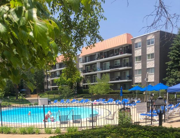 4940 Foster Street 202, Skokie, IL 60077