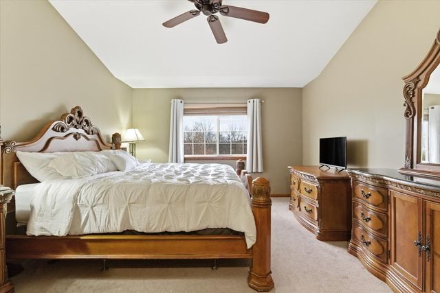 2190 Braeburn Drive B, Wauconda, IL 60084