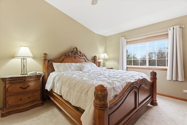 2190 Braeburn Drive B, Wauconda, IL 60084