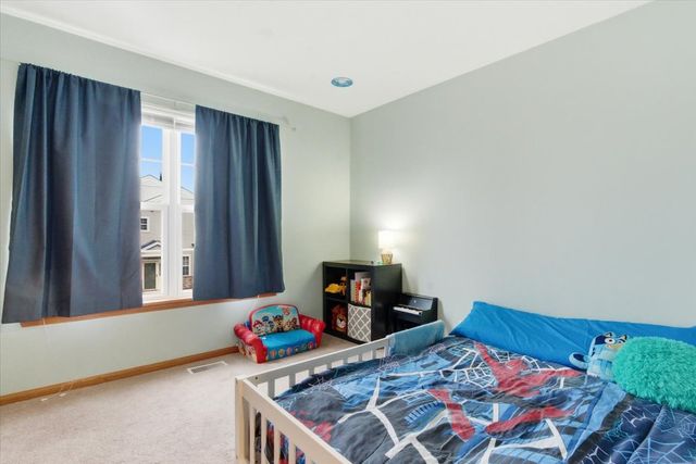 2190 Braeburn Drive B, Wauconda, IL 60084