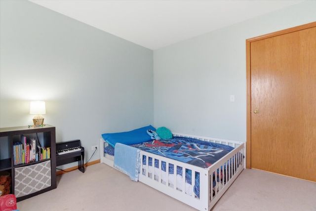 2190 Braeburn Drive B, Wauconda, IL 60084