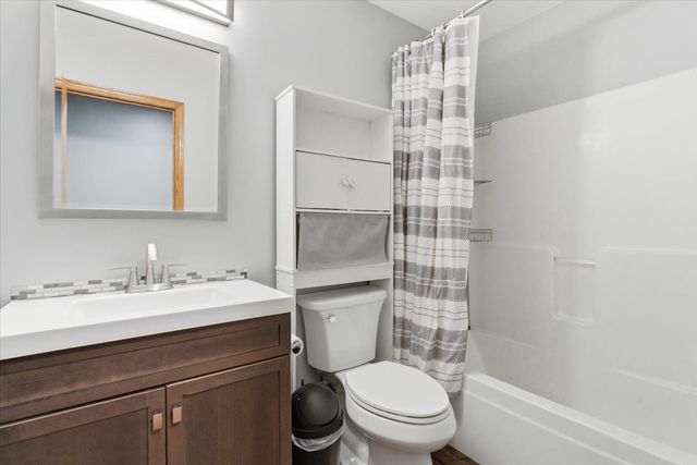 2190 Braeburn Drive B, Wauconda, IL 60084