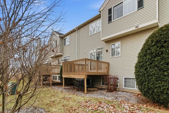 2190 Braeburn Drive B, Wauconda, IL 60084