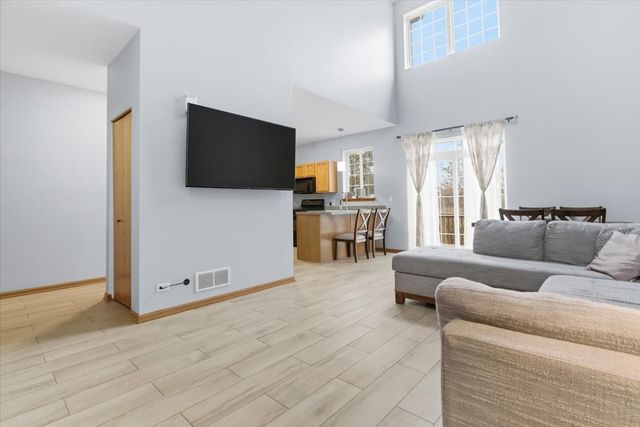 2190 Braeburn Drive B, Wauconda, IL 60084