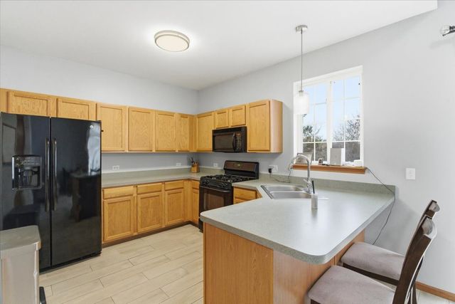 2190 Braeburn Drive B, Wauconda, IL 60084