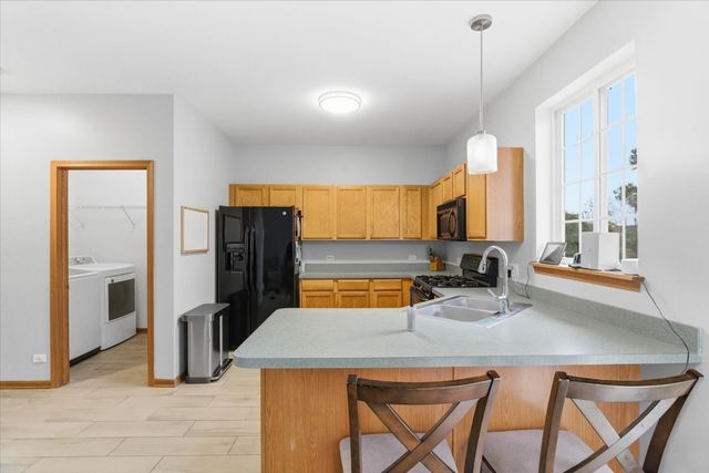 2190 Braeburn Drive B, Wauconda, IL 60084