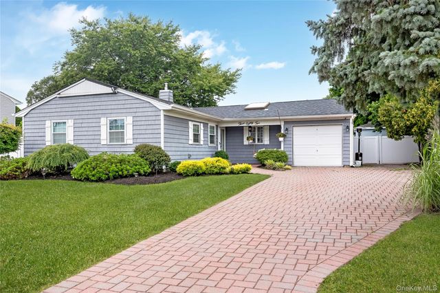 382 Greenbelt Parkway, Holtsville, NY 11742