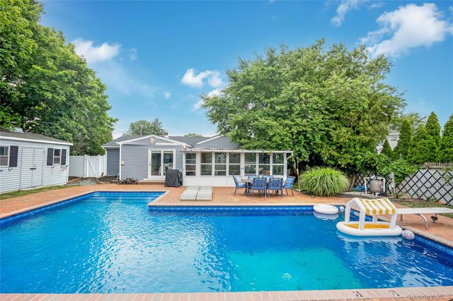 382 Greenbelt Parkway, Holtsville, NY 11742