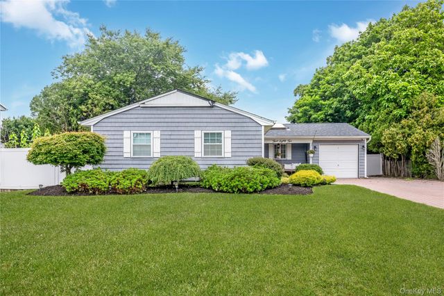 382 Greenbelt Parkway, Holtsville, NY 11742