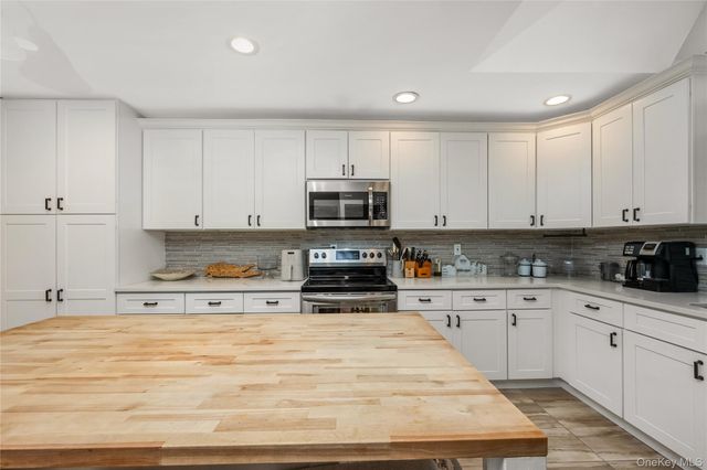 382 Greenbelt Parkway, Holtsville, NY 11742