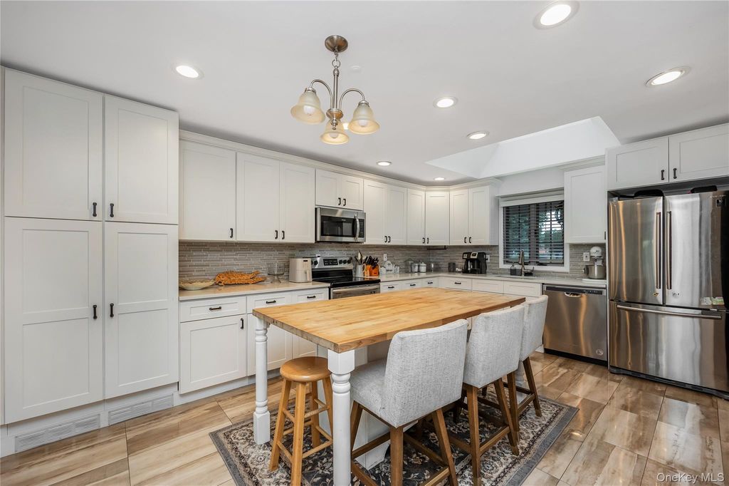 382 Greenbelt Parkway, Holtsville, NY 11742