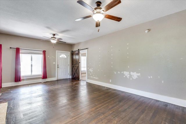 513 S 1st Ave, Mulvane, KS 67110